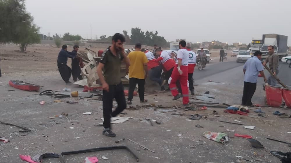 افزایش شمار جانباختگان حادثه تصادف تریلی و مینی‌بوس در شوشتر به 16 تن/ عملیات رهاسازی و امدادرسانی به مصدومان ادامه دارد